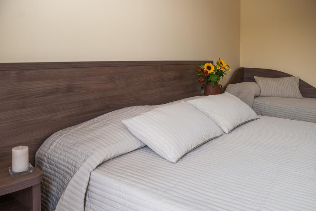 Casa Delfico Ristoro In Famiglia Guest House Teramo Room photo
