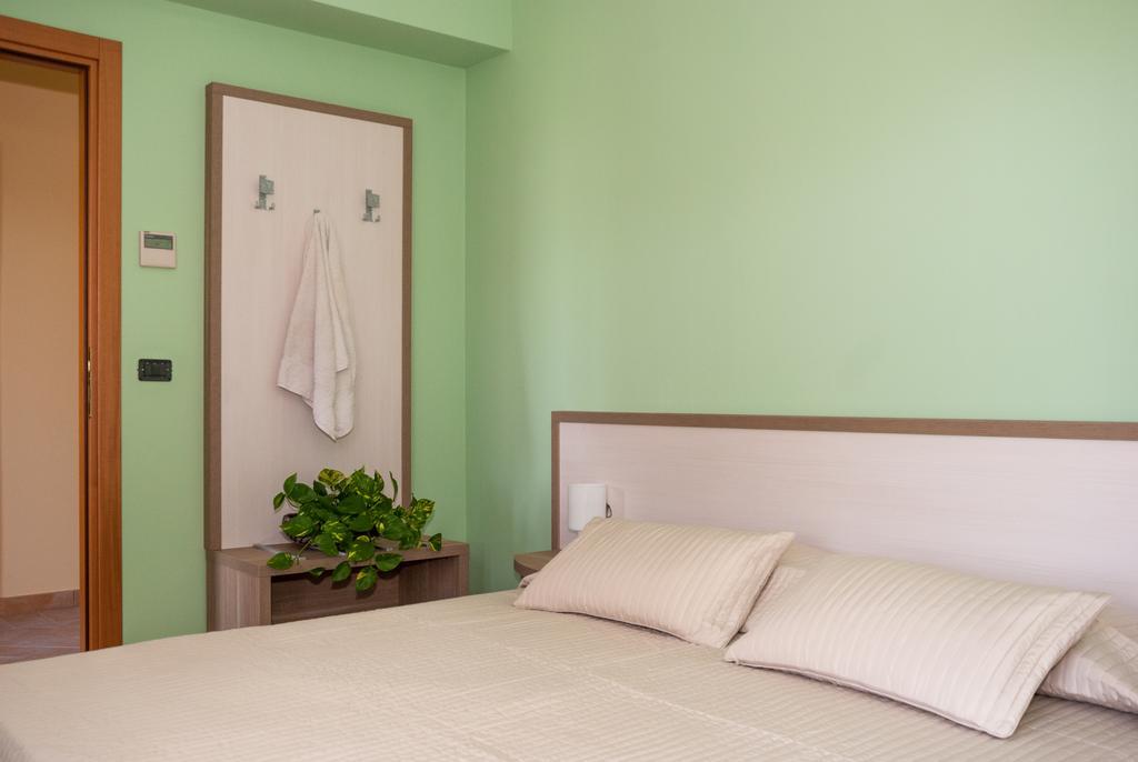 Casa Delfico Ristoro In Famiglia Guest House Teramo Room photo