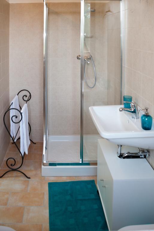 Casa Delfico Ristoro In Famiglia Guest House Teramo Room photo